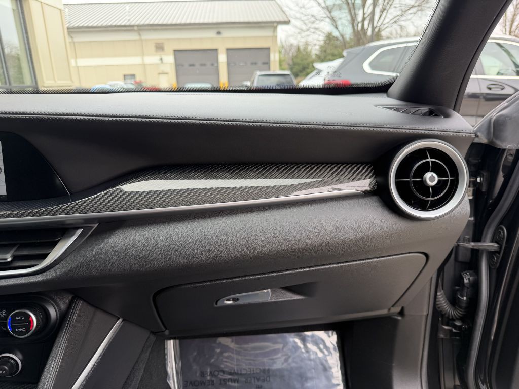 2022 Alfa Romeo Stelvio Image 63