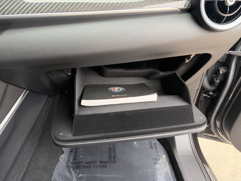 2022 Alfa Romeo Stelvio Image 64