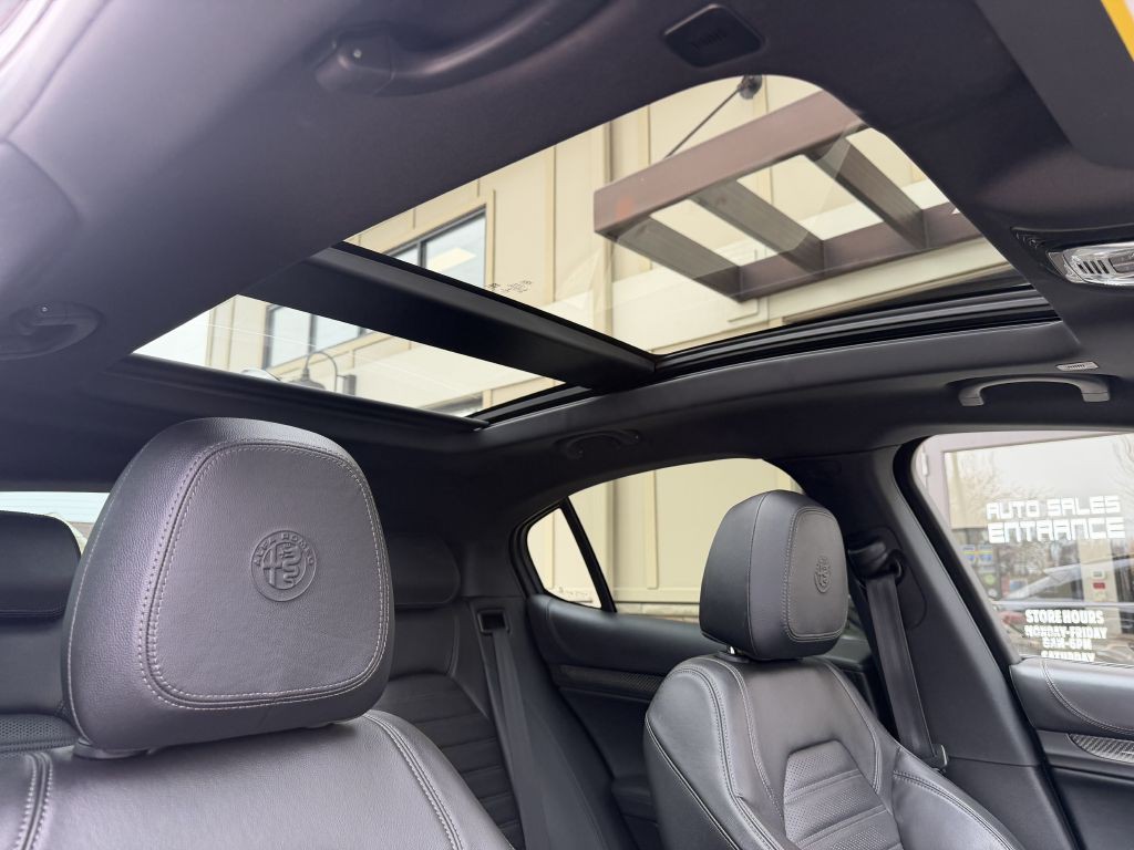 2022 Alfa Romeo Stelvio Image 68