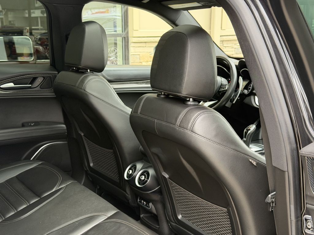 2022 Alfa Romeo Stelvio Image 70