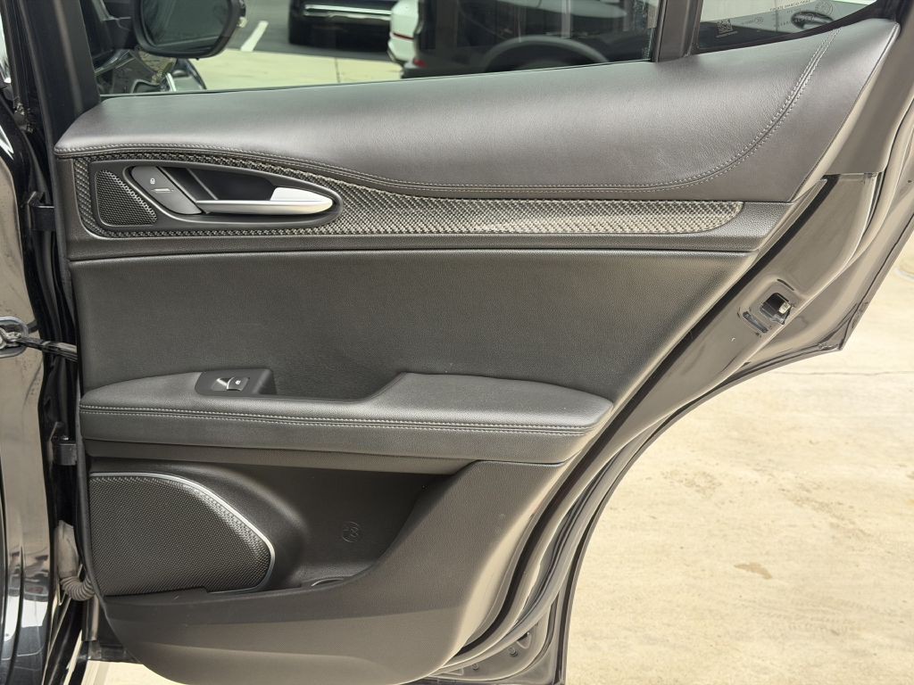 2022 Alfa Romeo Stelvio Image 71