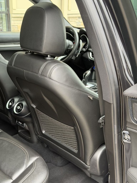 2022 Alfa Romeo Stelvio Image 74