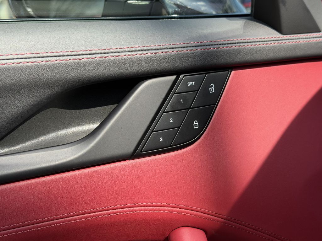 2024 Porsche 911 Image 32