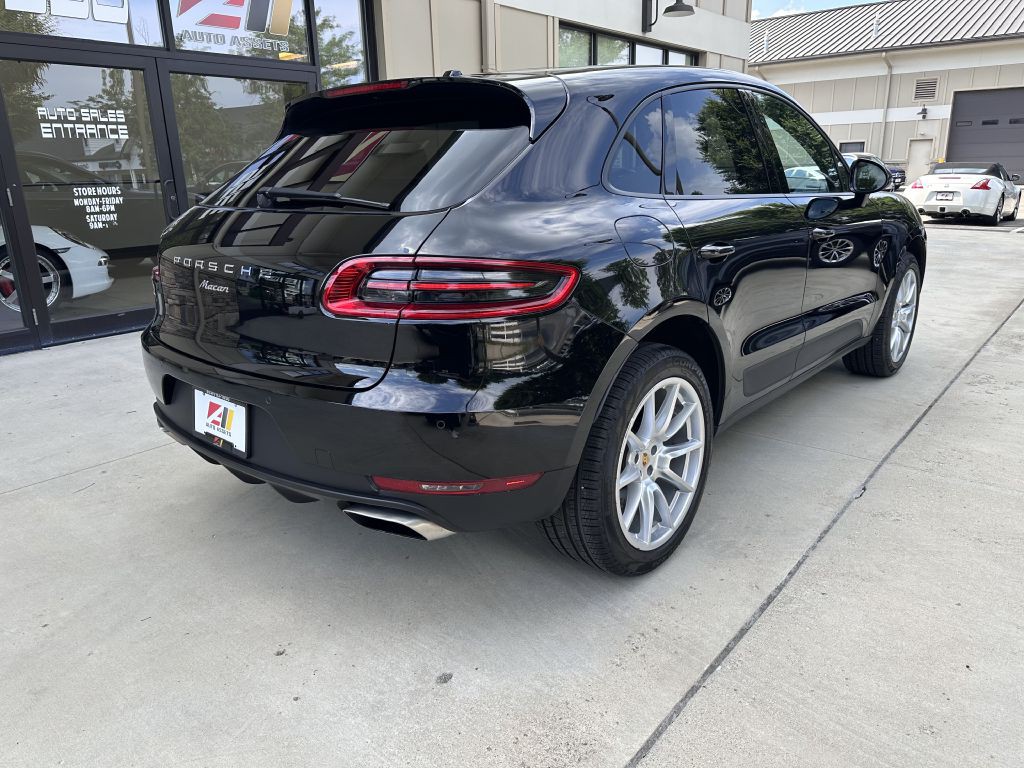 2017 Porsche Macan Image 9