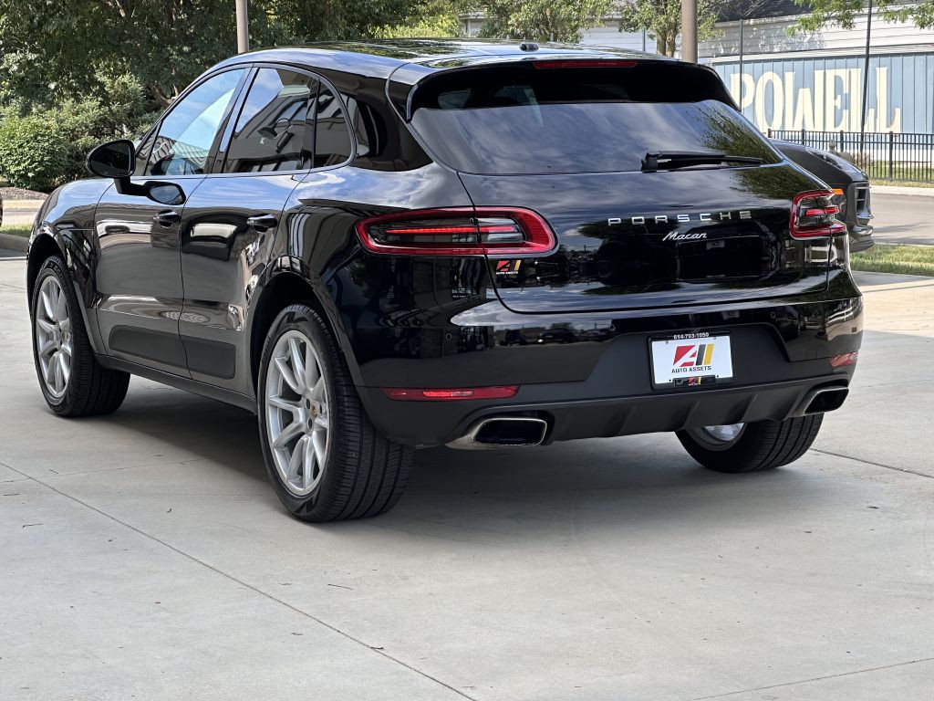 2017 Porsche Macan Image 10