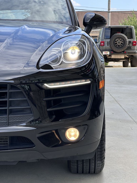 2017 Porsche Macan Image 13