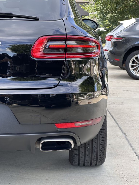 2017 Porsche Macan Image 15