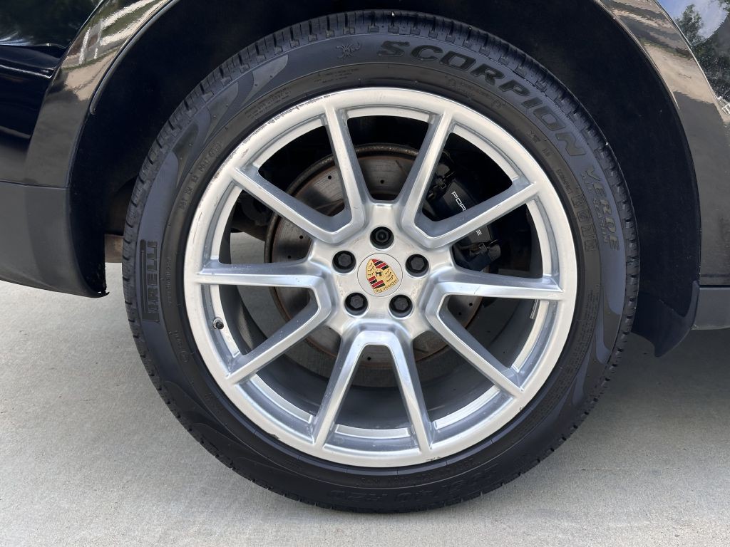 2017 Porsche Macan Image 18