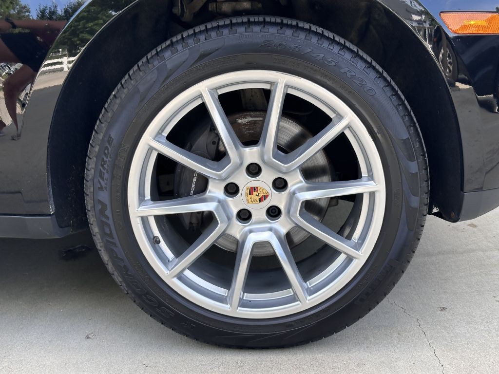 2017 Porsche Macan Image 19