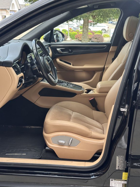 2017 Porsche Macan Image 20