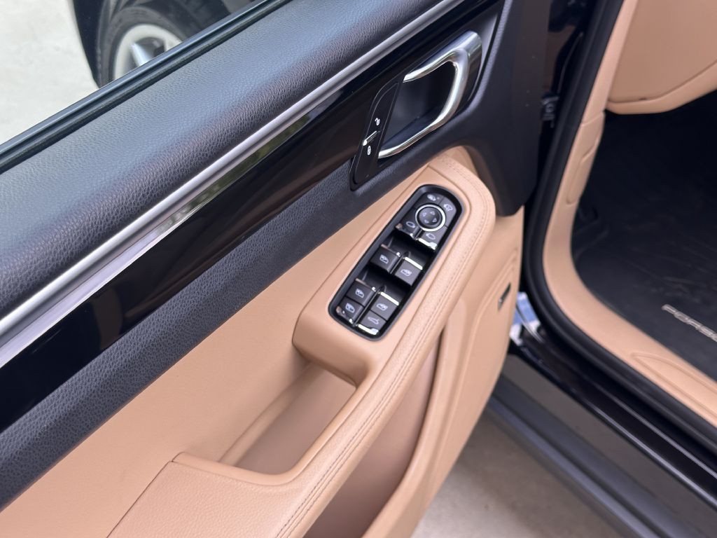 2017 Porsche Macan Image 22