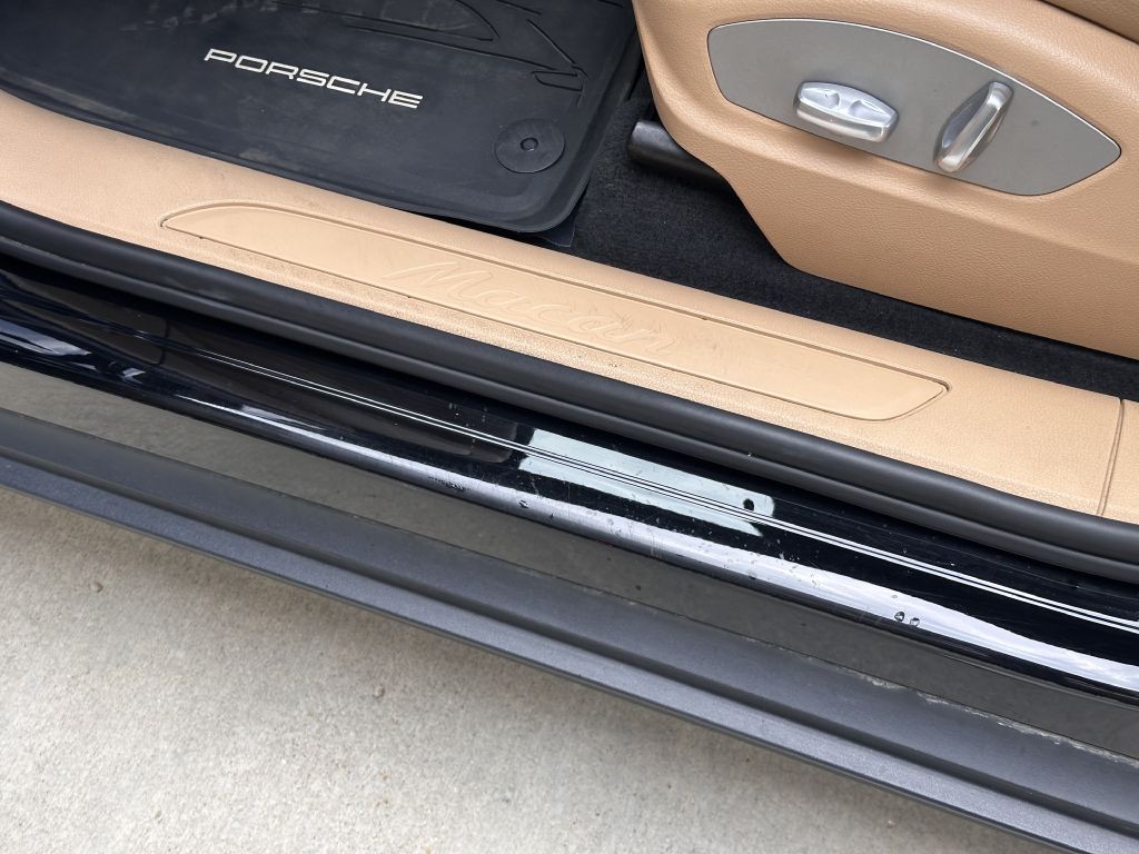 2017 Porsche Macan Image 25