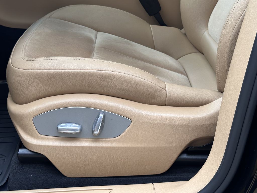 2017 Porsche Macan Image 27