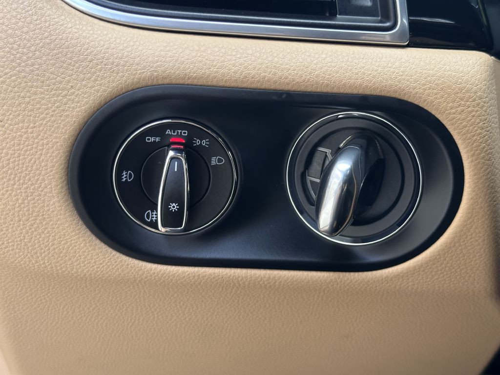 2017 Porsche Macan Image 31