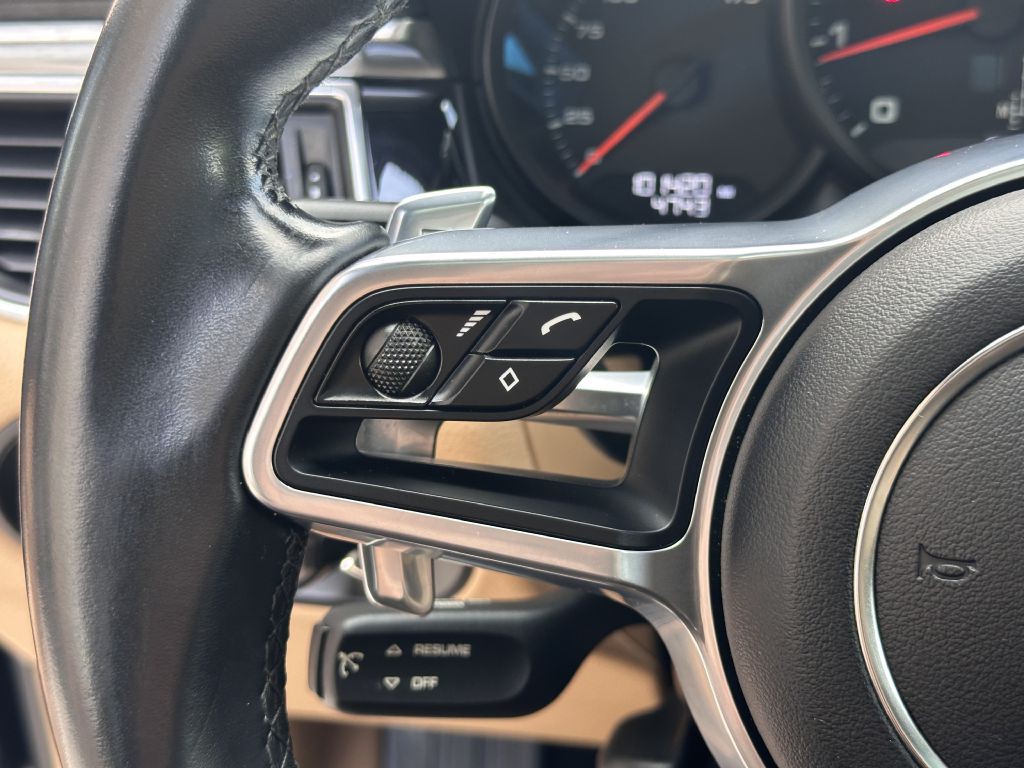 2017 Porsche Macan Image 34