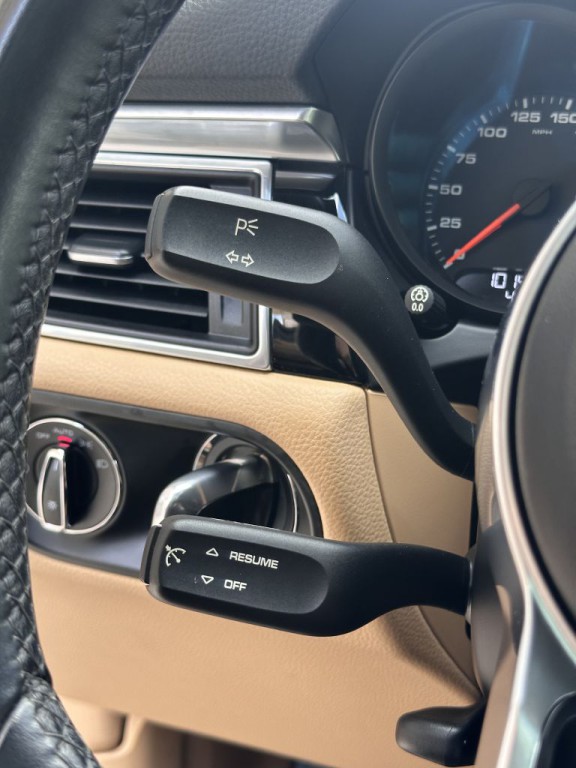 2017 Porsche Macan Image 36