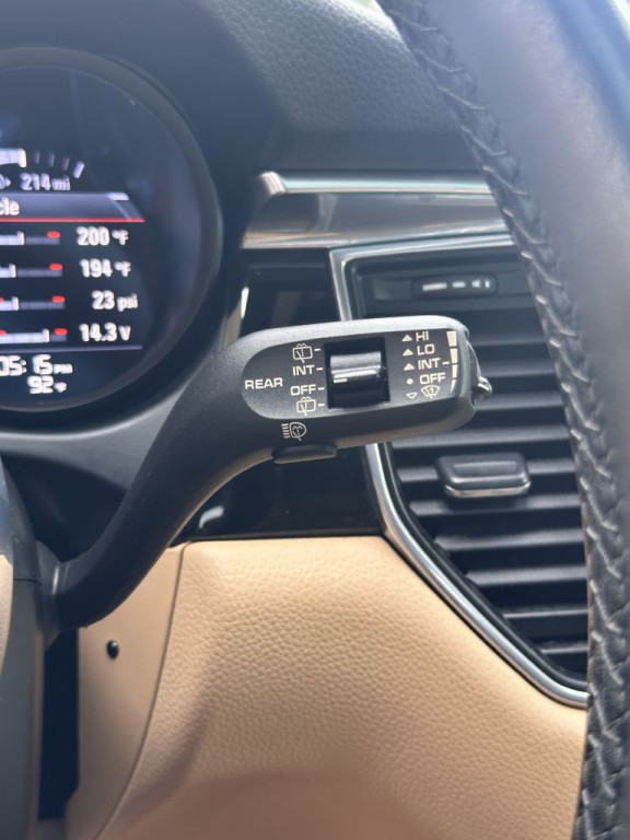 2017 Porsche Macan Image 37