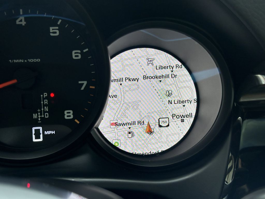 2017 Porsche Macan Image 38