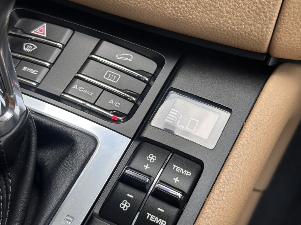 2017 Porsche Macan Image 45