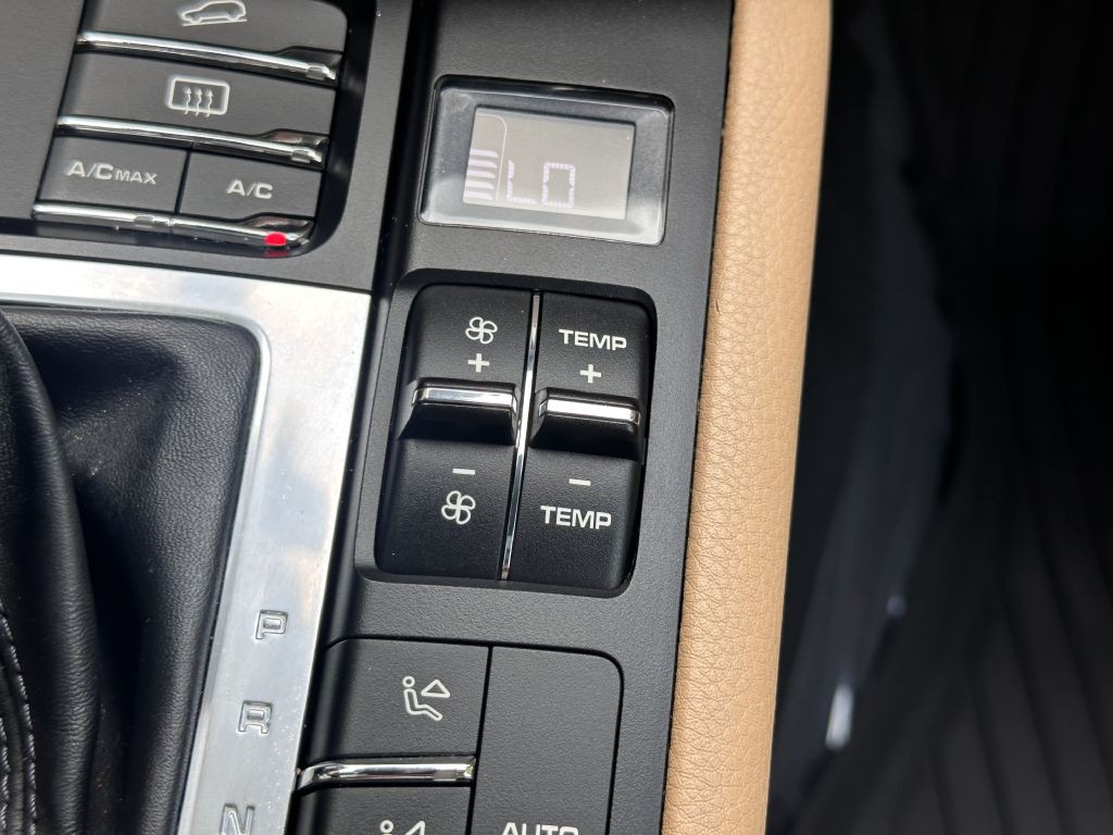 2017 Porsche Macan Image 46