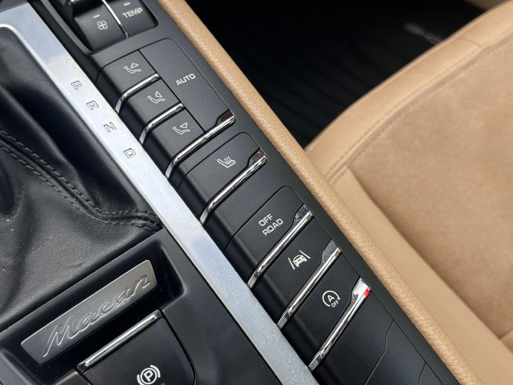 2017 Porsche Macan Image 48