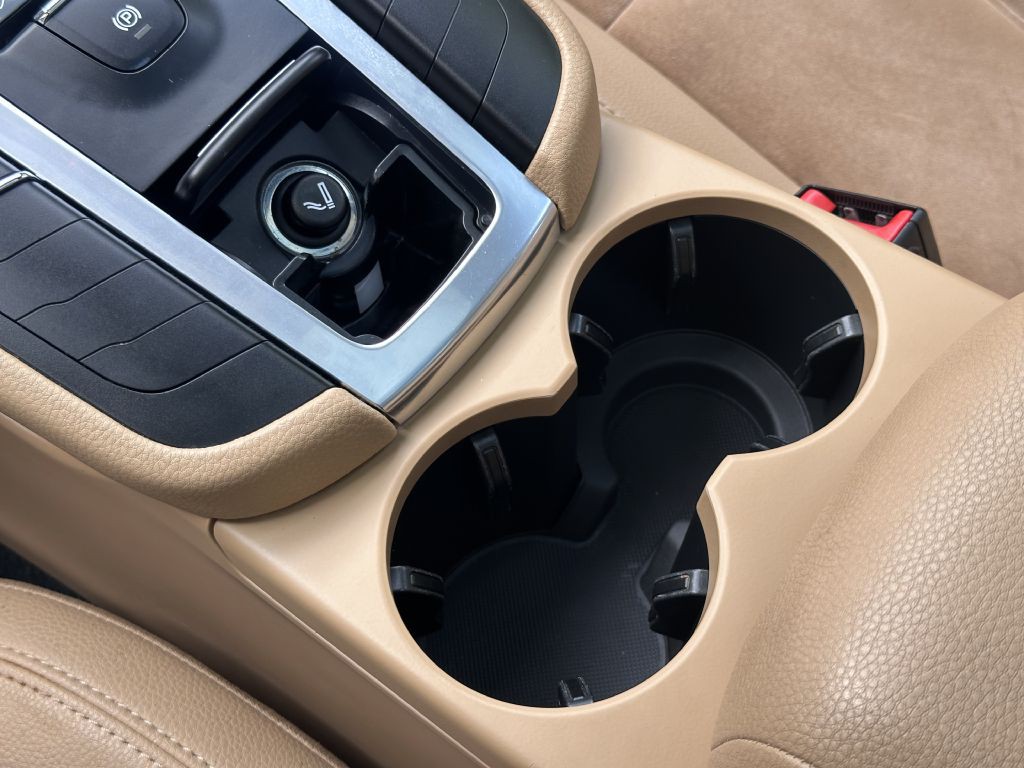 2017 Porsche Macan Image 50