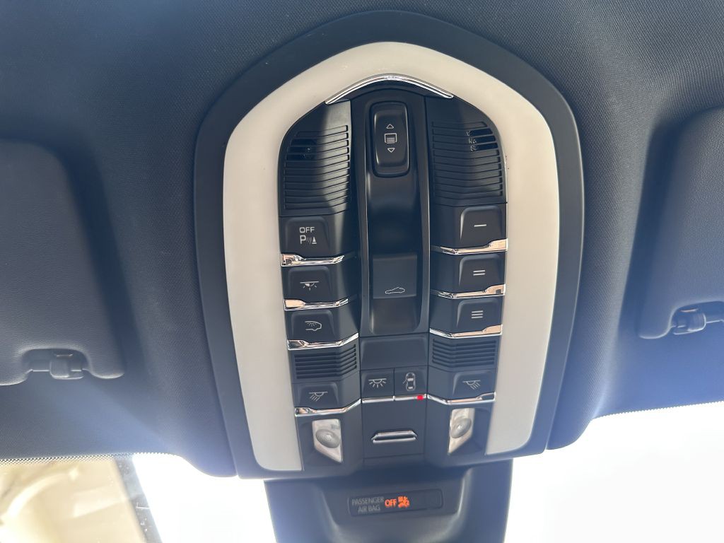 2017 Porsche Macan Image 54