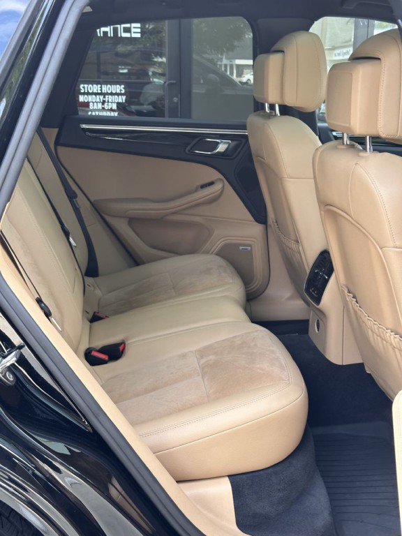 2017 Porsche Macan Image 82