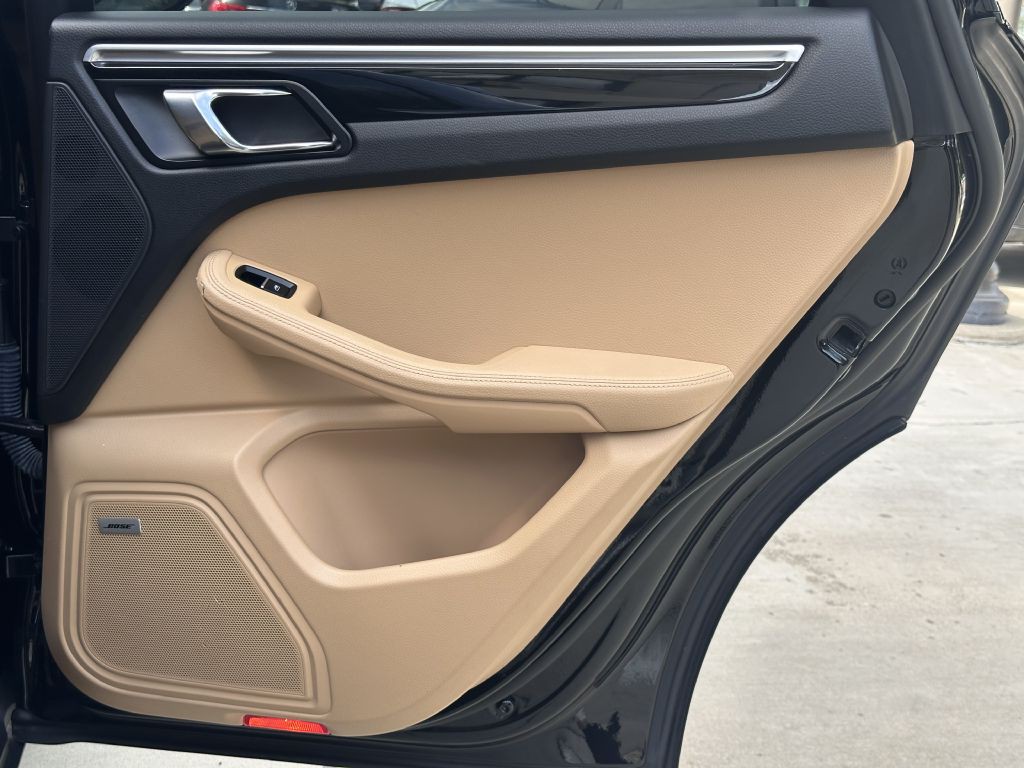 2017 Porsche Macan Image 83