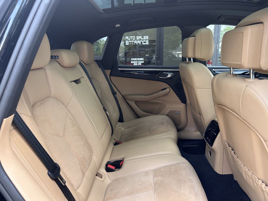2017 Porsche Macan Image 90