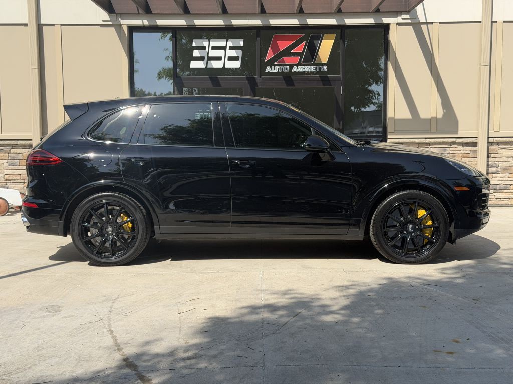 2018 Porsche Cayenne Image 2