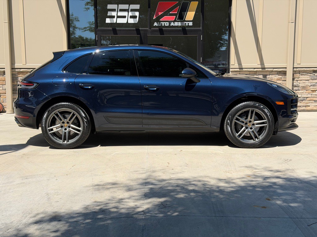 2021 Porsche Macan Image 2