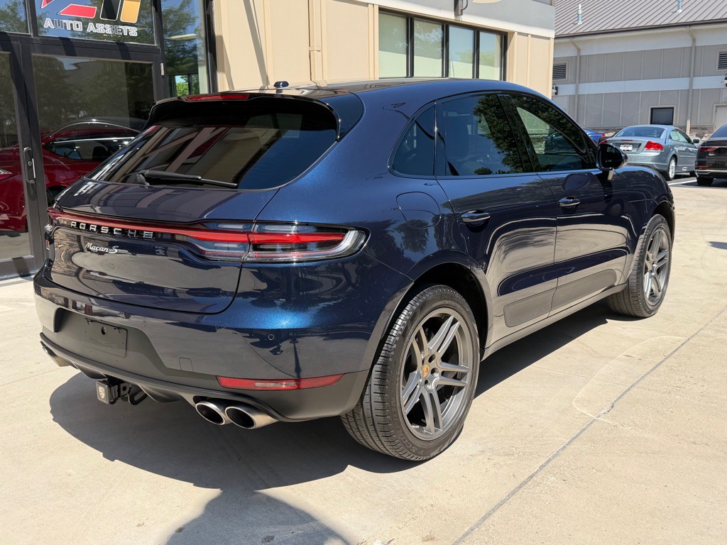 2021 Porsche Macan Image 9