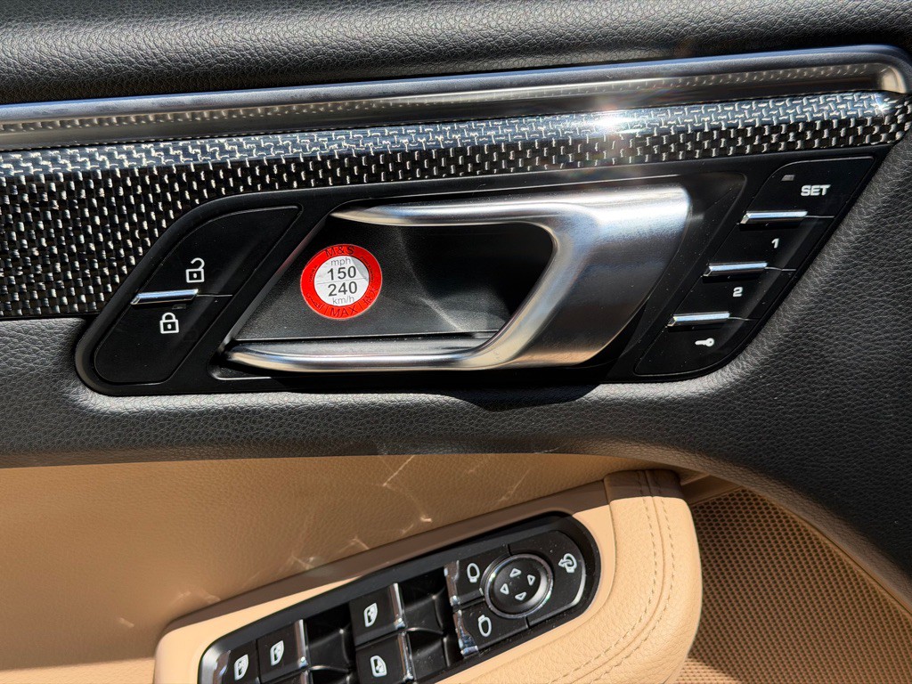 2021 Porsche Macan Image 25