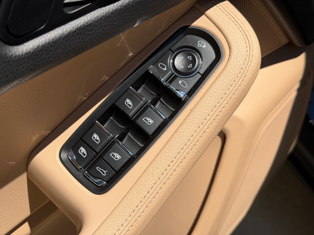 2021 Porsche Macan Image 26