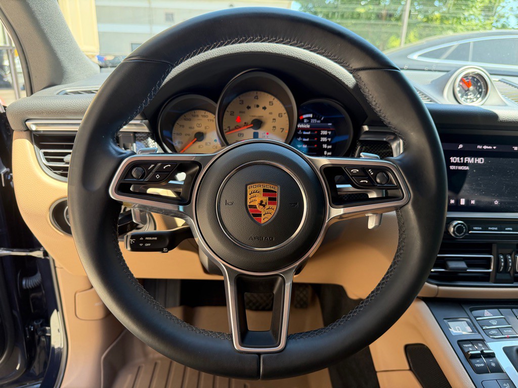 2021 Porsche Macan Image 35
