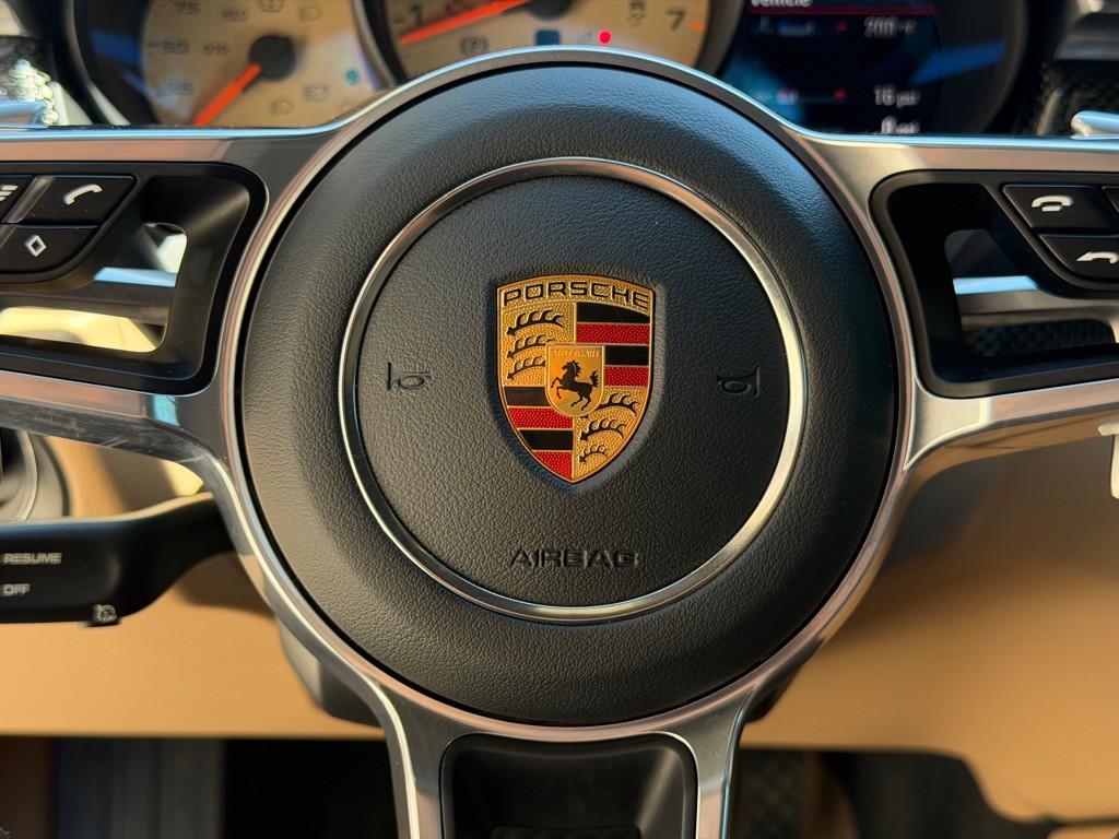 2021 Porsche Macan Image 36
