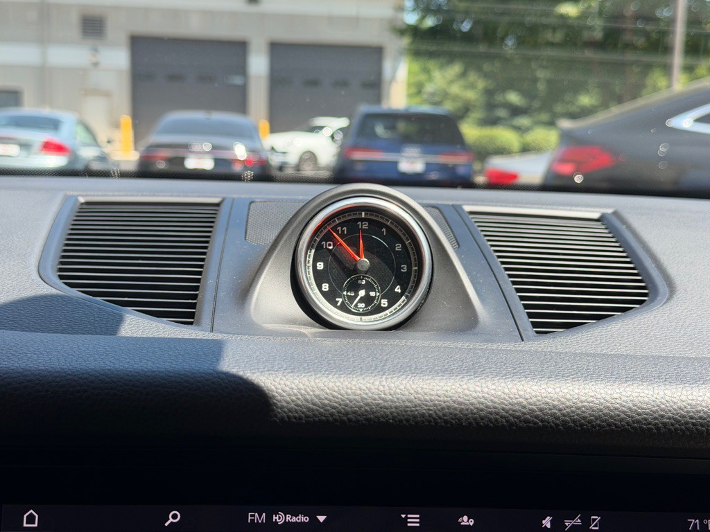 2021 Porsche Macan Image 44
