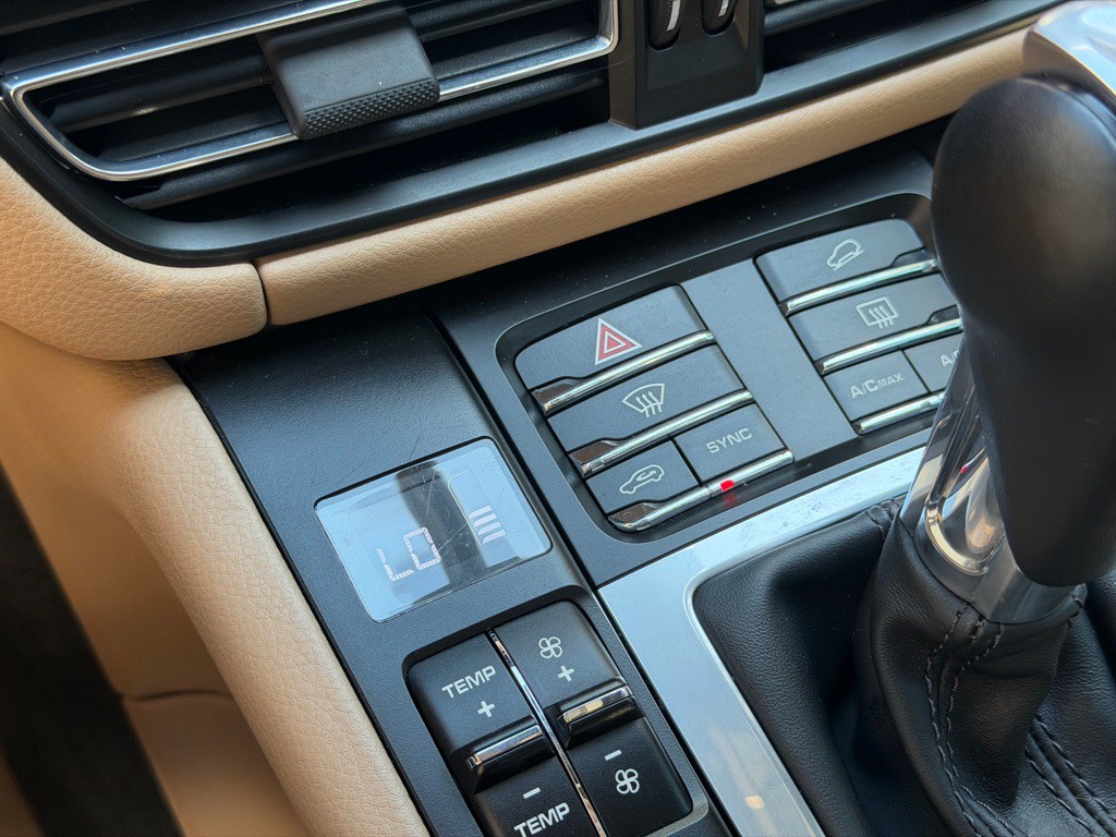 2021 Porsche Macan Image 47