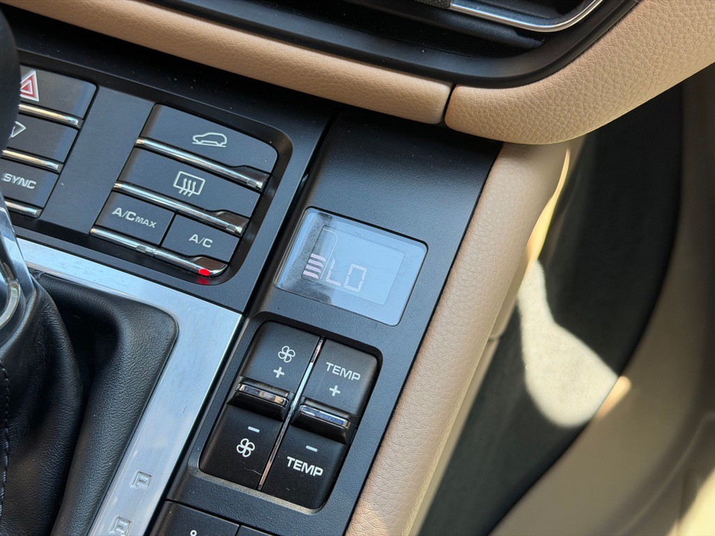 2021 Porsche Macan Image 48