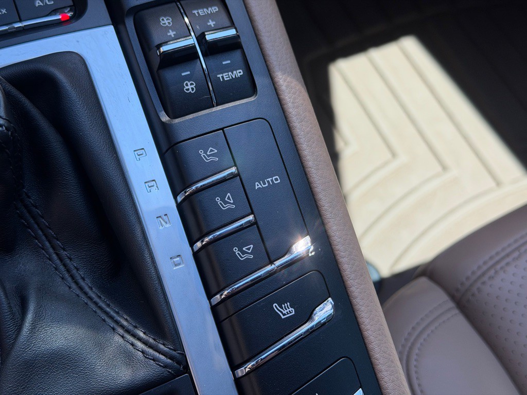 2021 Porsche Macan Image 50