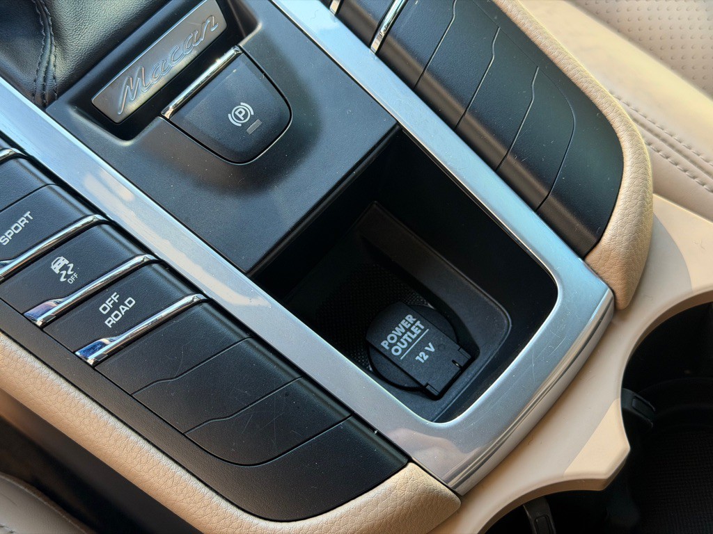 2021 Porsche Macan Image 53