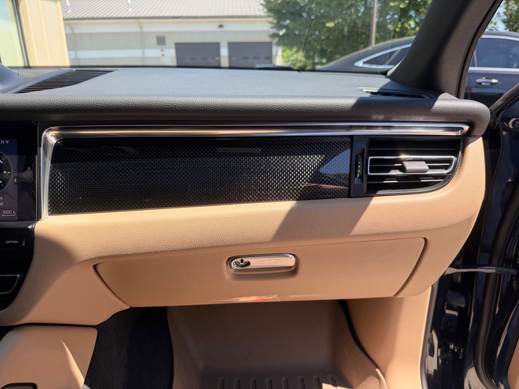 2021 Porsche Macan Image 76
