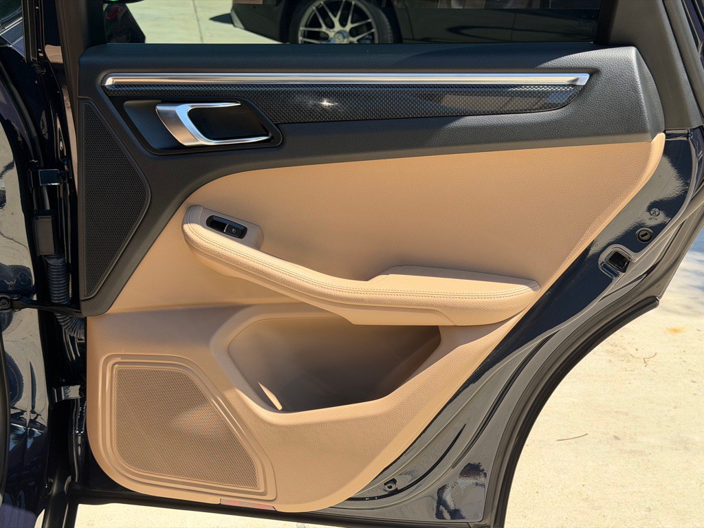 2021 Porsche Macan Image 85