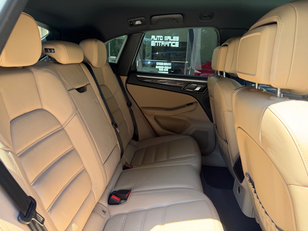 2021 Porsche Macan Image 92