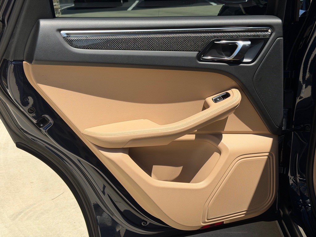 2021 Porsche Macan Image 95