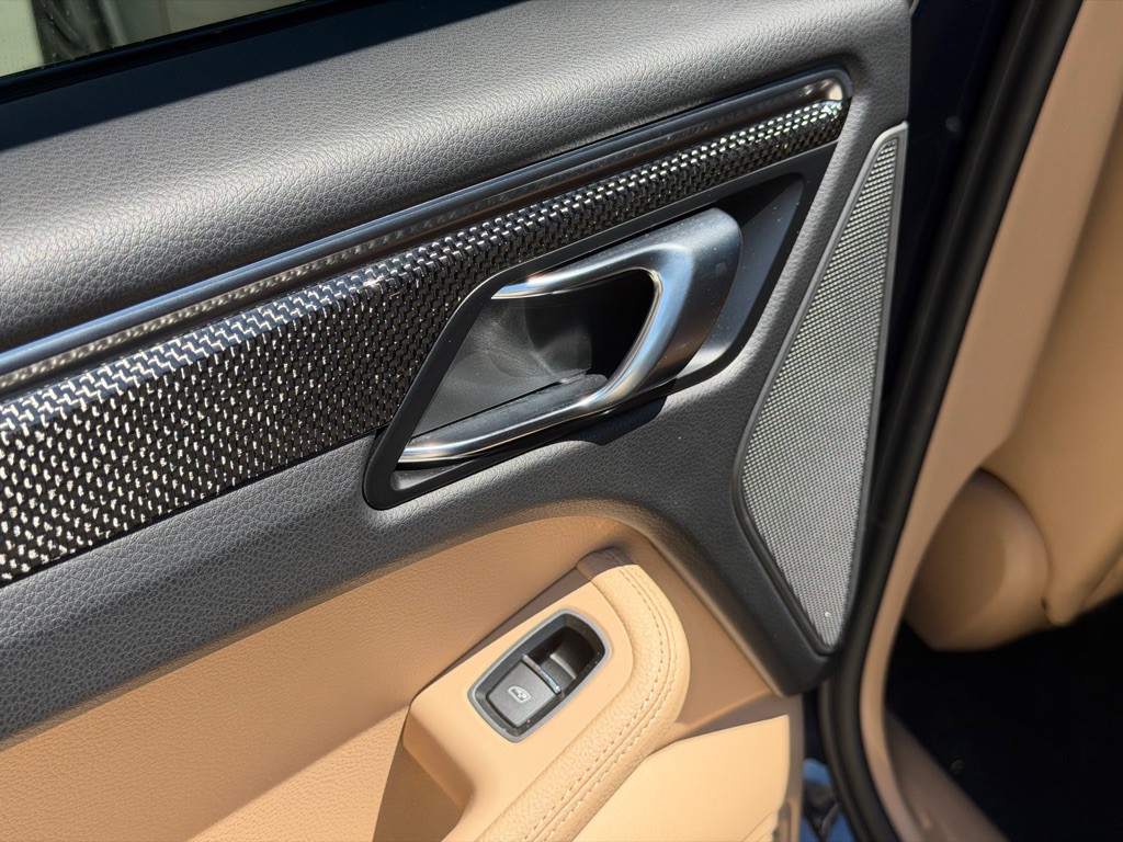 2021 Porsche Macan Image 96