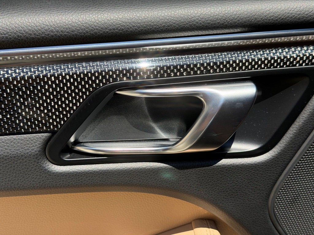 2021 Porsche Macan Image 97