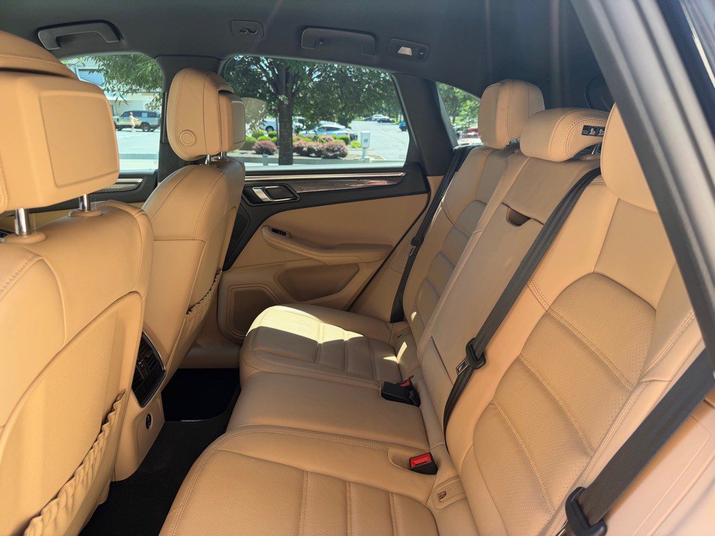 2021 Porsche Macan Image 102
