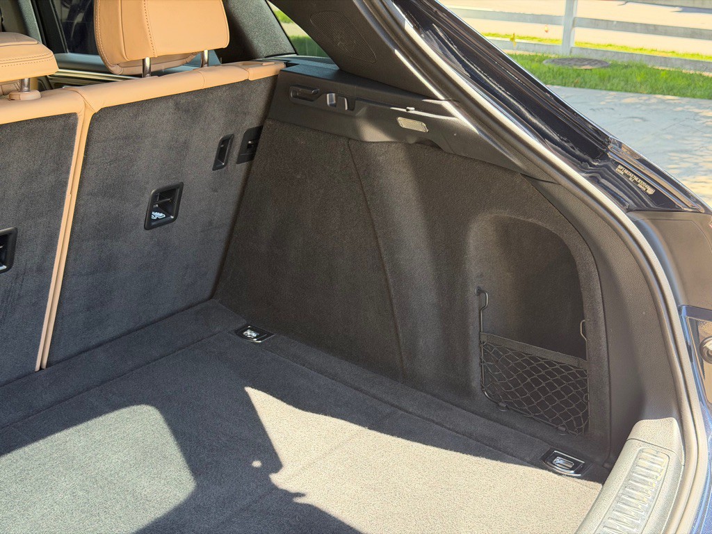 2021 Porsche Macan Image 105